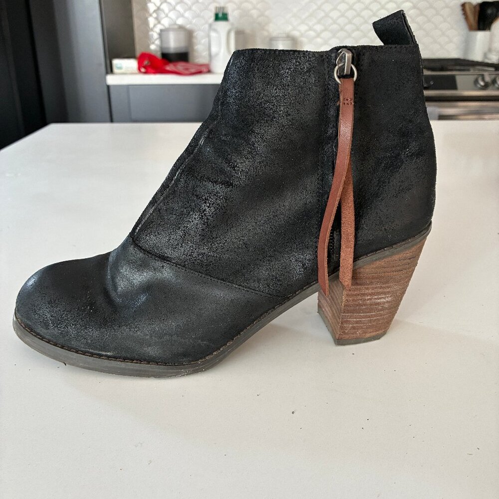 Dolce Vita Black Leather Tassel Zipper Heels